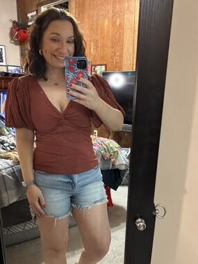 Express rust / burgandy puffed sleeve top